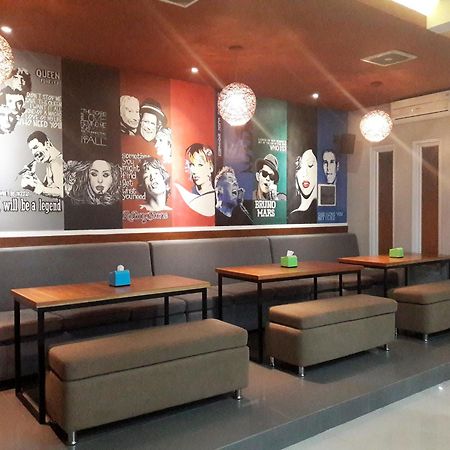 Melody Guest House Cilegon Exteriör bild