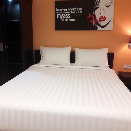 Melody Guest House Cilegon Exteriör bild