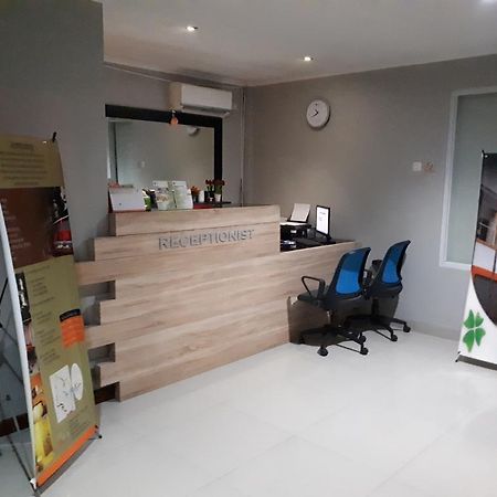 Melody Guest House Cilegon Exteriör bild