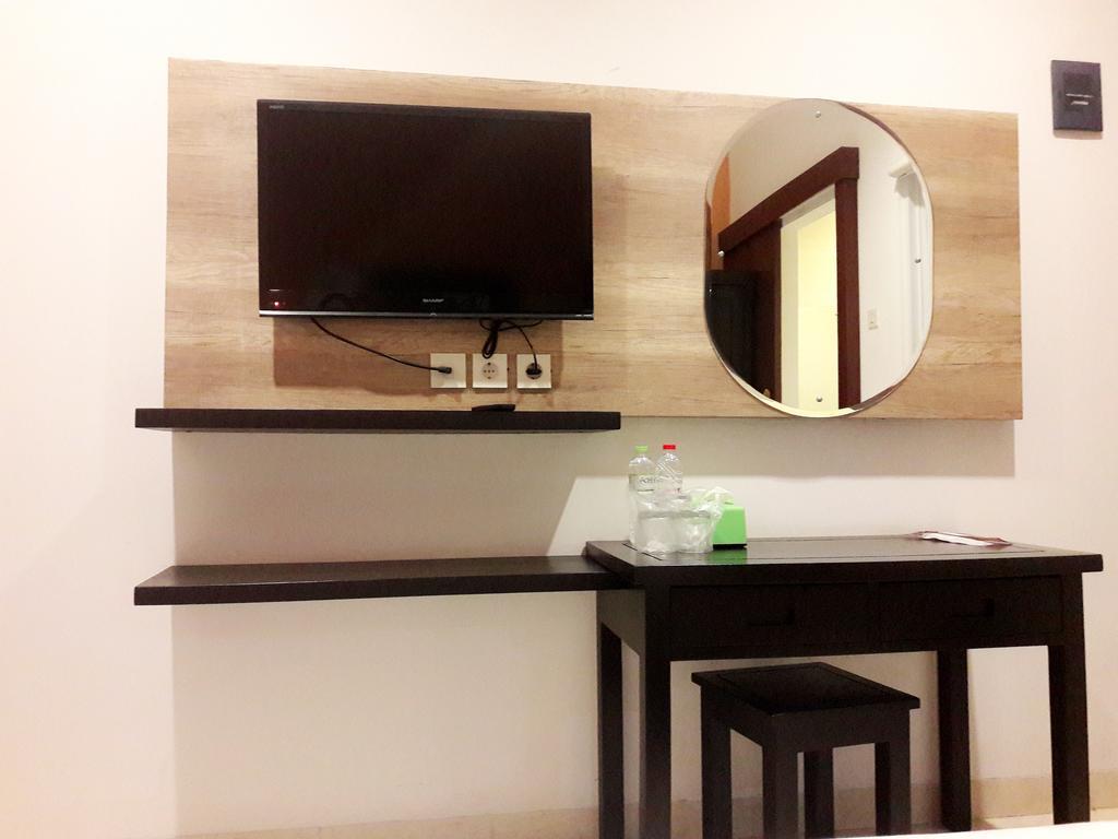 Melody Guest House Cilegon Exteriör bild