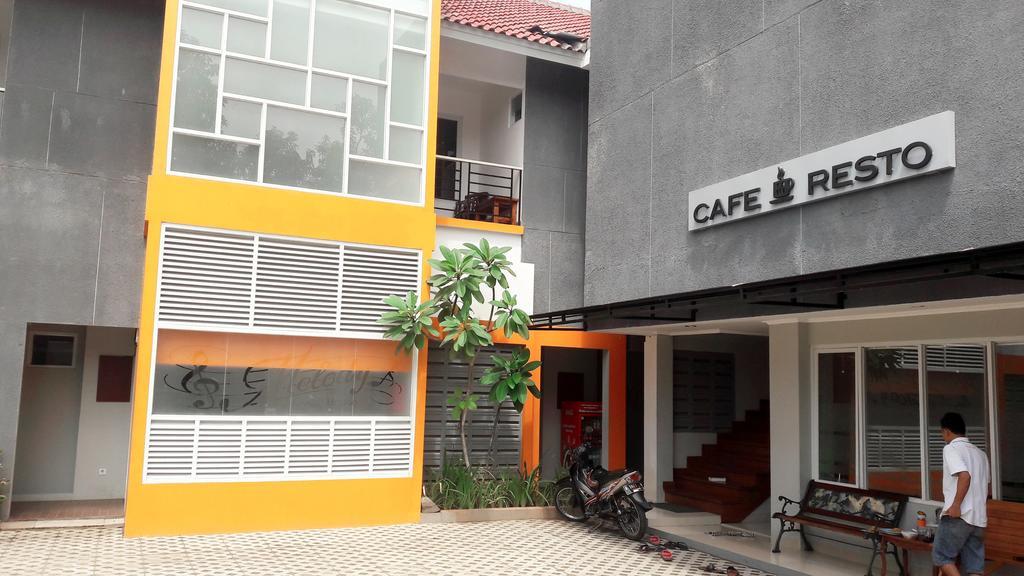 Melody Guest House Cilegon Exteriör bild